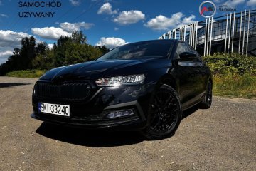 Czarny lakier, felgi akcesoryjne, kamera cofania